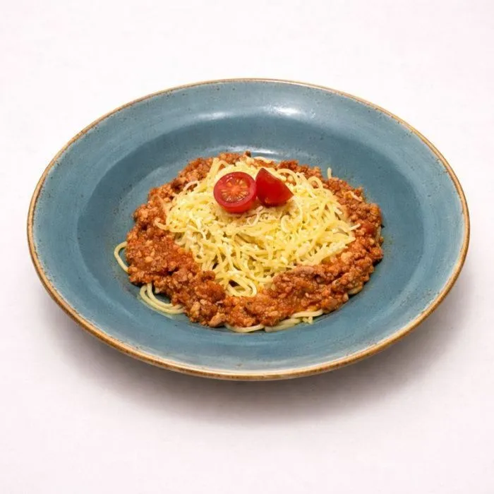 МАКАРОШКИ С МЯСНЫМ СОУСОМ И СЫРОМ