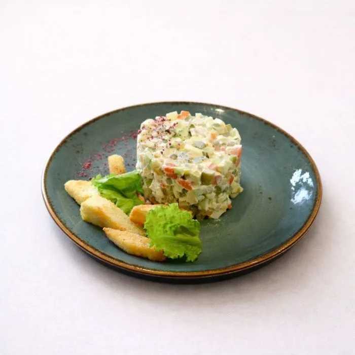 САЛАТ ДОМАШНИЙ С КУРИНЫМ ФИЛЕ